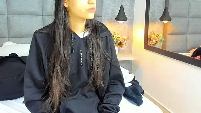 Luna Bella3 online show from November 17, 2025, 9:57 am