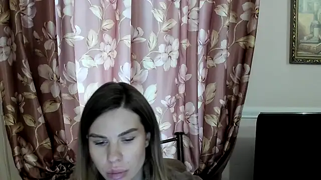 Snapshot of LinaBey chatting on February 19, 2026, 12:35 pm LinaBey online show from February 19, 2026, 12:35 pm