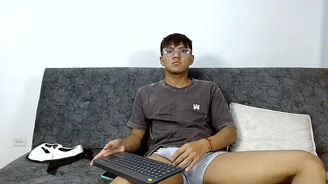 isak lane online show from November 1, 2025, 1:56 am