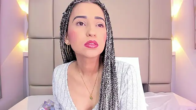 violett rabbit  online show from November 17, 2025, 12:09 pm