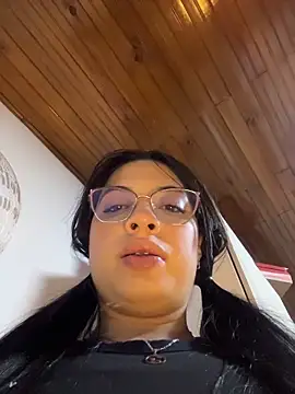 Im Saraaaa online show from February 10, 2026, 4:33 am