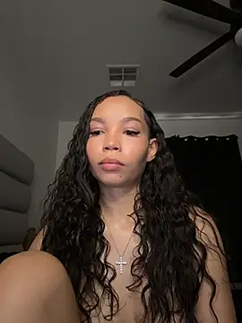 nikkiloveee online show from April 4, 2026, 6:58 pm