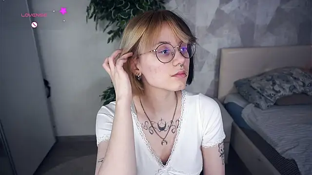 KellePourier online show from February 13, 2026, 6:52 pm