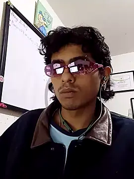 SkinniYamo online show from February 20, 2026, 11:50 pm