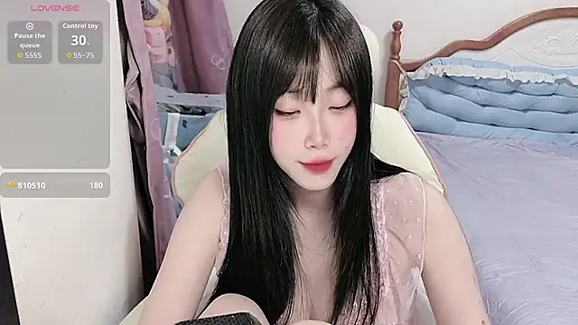 Snapshot of Vivian-88 chatting on May 4, 2026, 3:43 am Vivian-88 online show from May 4, 2026, 3:43 am