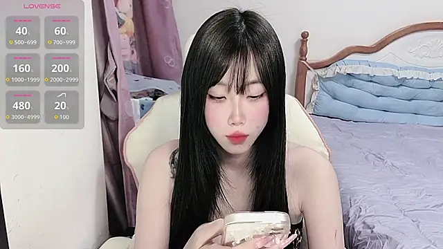 Snapshot of Vivian-88 chatting on May 5, 2026, 4:48 am Vivian-88 online show from May 5, 2026, 4:48 am