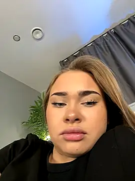 MilaRaven online show from November 28, 2025, 7:30 am