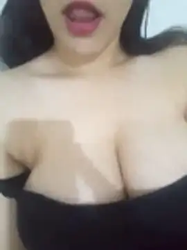 Snapshot of yassmin-- chatting on November 29, 2025, 11:10 am yassmin-- online show from November 29, 2025, 11:10 am