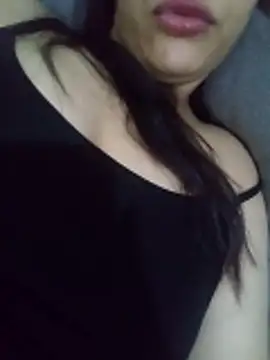 Snapshot of yassmin-- chatting on November 16, 2025, 11:26 am yassmin-- online show from November 16, 2025, 11:26 am