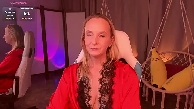 ScarlettPalmer online show from November 19, 2025, 10:15 am