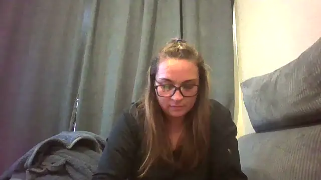 Snapshot of lilMissMarli chatting on February 20, 2026, 12:18 pm lilMissMarli online show from February 20, 2026, 12:18 pm