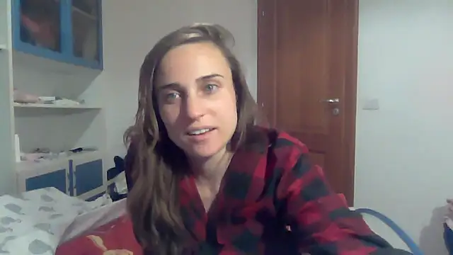 SinnEmily online show from April 18, 2026, 4:31 pm