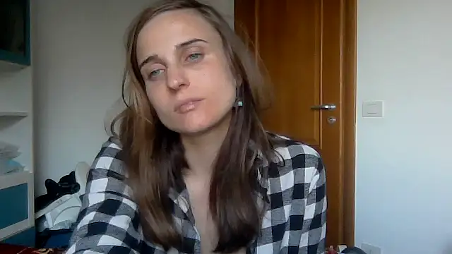 SinnEmily online show from April 23, 2026, 5:14 pm