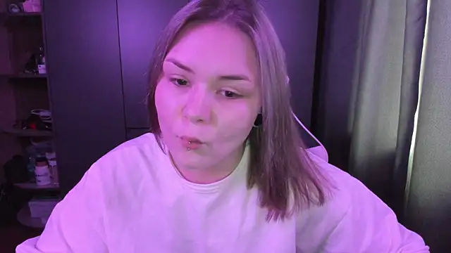 sophia lix online show from December 21, 2025, 5:53 am