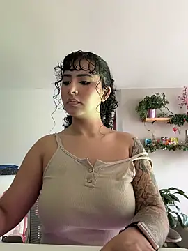 SugarTroubl33 online show from November 30, 2025, 1:45 pm