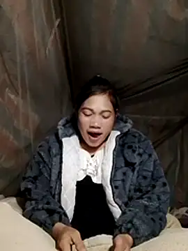 Snapshot of doggy-00 chatting on November 27, 2025, 8:09 pm doggy-00 online show from November 27, 2025, 8:09 pm