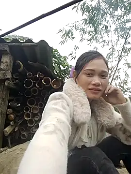 Snapshot of doggy-00 chatting on December 17, 2025, 9:47 am doggy-00 online show from December 17, 2025, 9:47 am