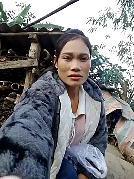 Snapshot of doggy-00 chatting on December 15, 2025, 9:15 am doggy-00 online show from December 15, 2025, 9:15 am