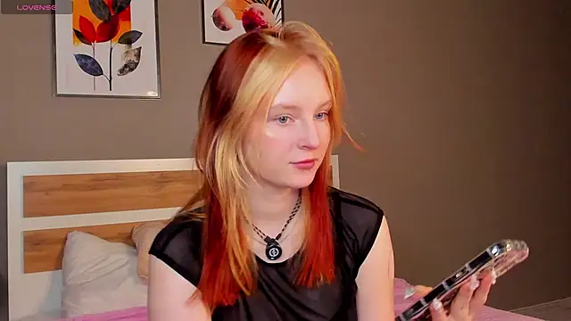 Snapshot of AngelWisee chatting on June 15, 2026, 2:56 am AngelWisee online show from June 15, 2026, 2:56 am