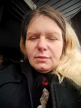 Lana-murr online show from December 15, 2025, 6:52 am