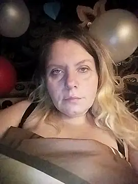 Snapshot of Lana-murr chatting on February 15, 2026, 5:01 pm Lana-murr online show from February 15, 2026, 5:01 pm