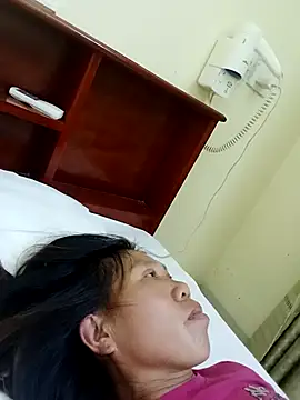 bella-la online show from November 17, 2025, 2:21 pm