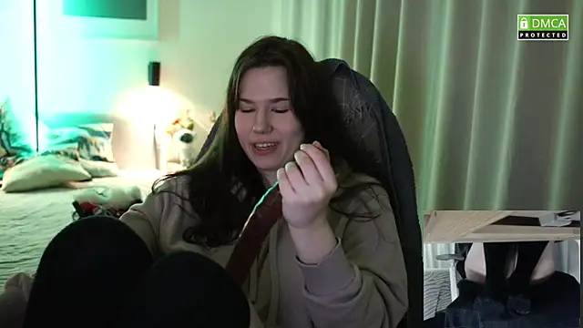 girl u never met online show from November 15, 2025, 5:28 pm