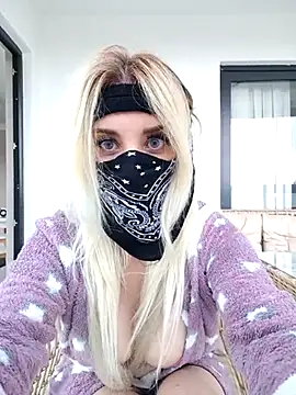 Snapshot of Sweet_xxBuse chatting on January 18, 2026, 10:18 am Sweet xxBuse online show from January 18, 2026, 10:18 am