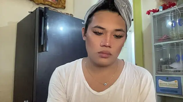 untouchable mia online show from January 6, 2026, 4:49 am