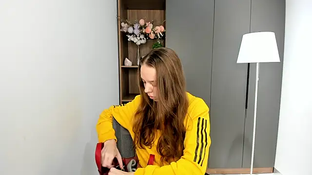 CorazonKlann online show from October 28, 2025, 11:42 am