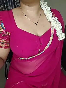 shreyareddy99 online show from May 19, 2026, 6:26 pm