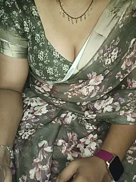 shreyareddy99 online show from November 3, 2025, 5:05 pm