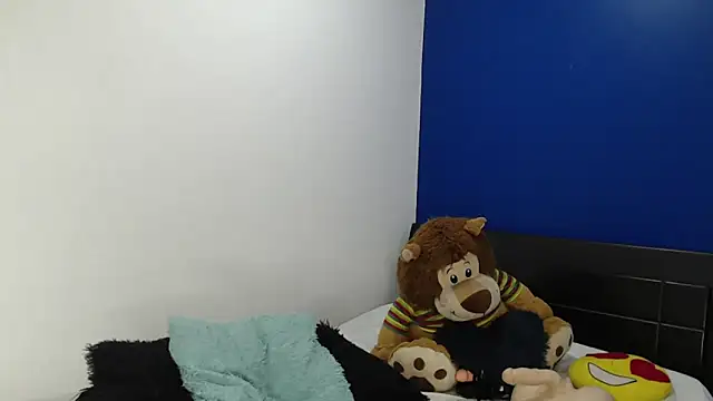 Snapshot of EmmilyConnor chatting on May 29, 2026, 2:45 pm EmmilyConnor online show from May 29, 2026, 2:45 pm