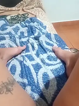 Snapshot of tutti2pbuzz chatting on October 28, 2025, 10:47 am tutti2pbuzz online show from October 28, 2025, 10:47 am