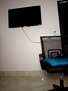 LuckyHine online show from November 1, 2025, 6:30 am