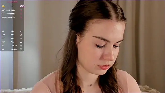 LoreeScialdone online show from November 26, 2025, 7:47 pm