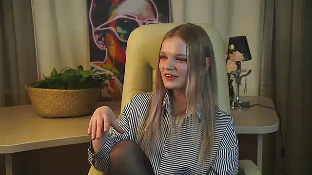 Snapshot of BrennaTout chatting on October 28, 2025, 12:26 pm BrennaTout online show from October 28, 2025, 12:26 pm