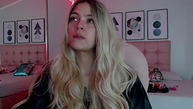 KikiVelvet online show from January 9, 2026, 9:22 pm