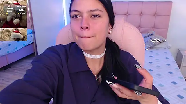 KikiVelvet online show from December 4, 2025, 6:07 pm