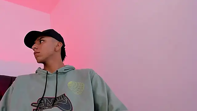 Snapshot of leelpaul chatting on October 28, 2025, 12:37 pm leelpaul online show from October 28, 2025, 12:37 pm