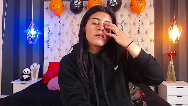 Camile Petite online show from October 29, 2025, 7:24 pm