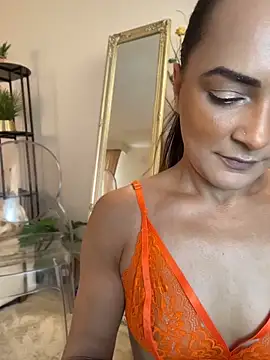 Snapshot of SiennaRosse chatting on May 29, 2026, 4:13 pm SiennaRosse online show from May 29, 2026, 4:13 pm
