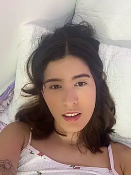 emilyy1  online show from October 29, 2025, 3:16 am