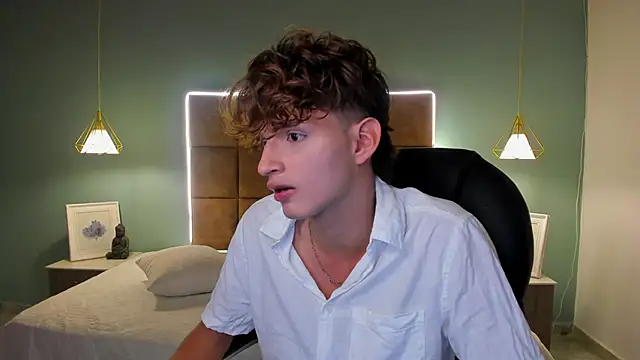 NicolasFerrer18 online show from November 20, 2025, 7:25 pm