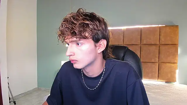 NicolasFerrer18 online show from November 12, 2025, 7:29 pm