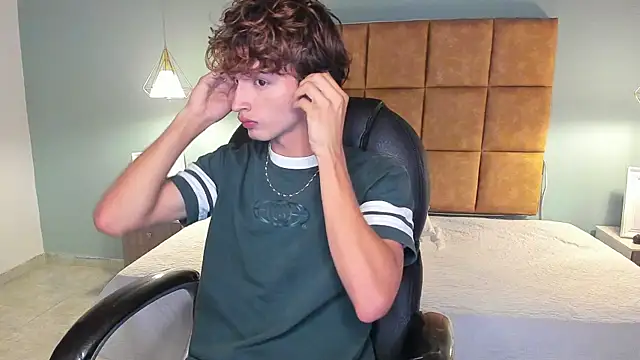 NicolasFerrer18 online show from November 13, 2025, 7:18 pm