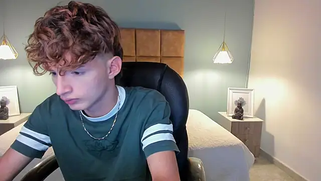 NicolasFerrer18 online show from November 16, 2025, 7:29 pm