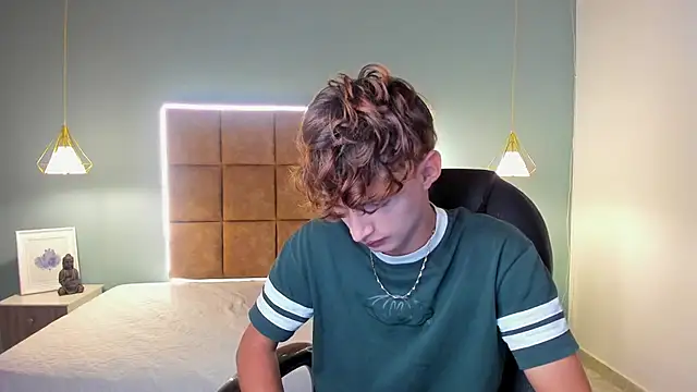 NicolasFerrer18 online show from November 22, 2025, 7:24 pm