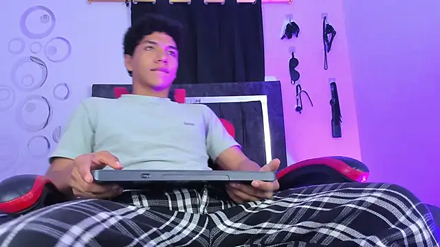 Maximiliano Khalil online show from December 1, 2025, 7:37 pm