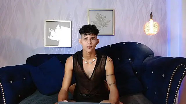 KamiSuarez online show from November 3, 2025, 1:26 pm